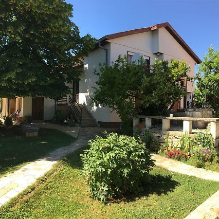 Two-Bedroom Countryside Apartment Marčana Exterior foto