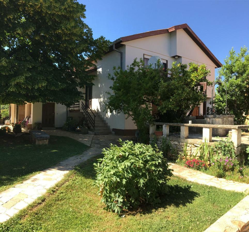 Two-Bedroom Countryside Apartment Marčana Exterior foto